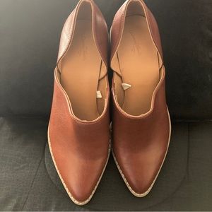 Universal Thread Women’s Ankle Boots. New. Brown. Size 9.